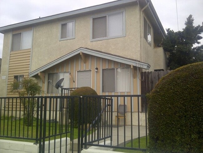 Photo - 2325 S Alma St Unit 2