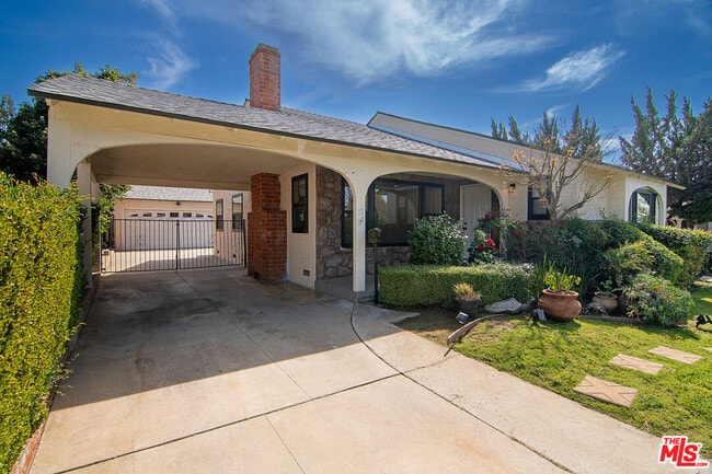 Photo - 414 University Ave