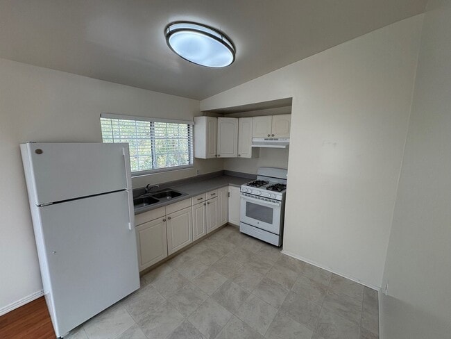 Photo - Light and Bright 2 Bed 1 Ba Close to Sweet...