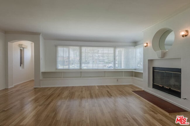 Photo - 5112 Auckland Ave