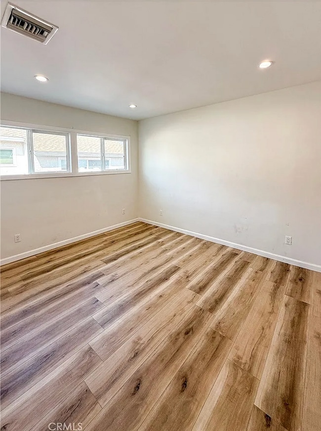 Photo - 10430 Densmore Ave