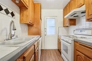Kitchen - 532 Rosecrans Ave