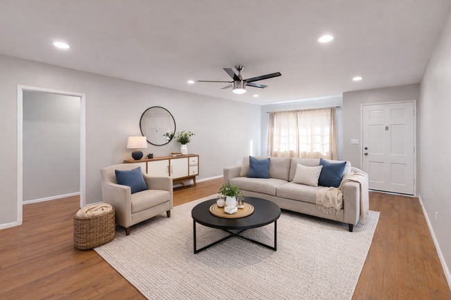 Photo - 5 Bed / 3 Bath on Rockford Dr (Large Rooms & Backyard) – Walk to Campus!! Unit 5054 Rockford Dr.