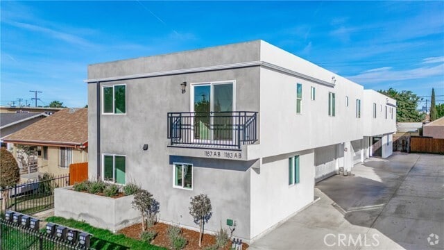 Building Photo - 1183 E 59th Pl Rental