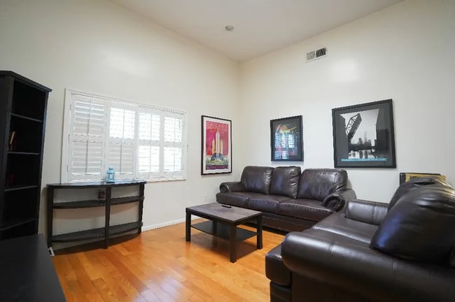 Photo - 1354 W 24th St Apartment Unit 1356