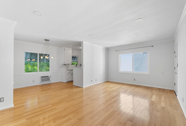 Photo - 1929 Tamarind Ave Unit 12