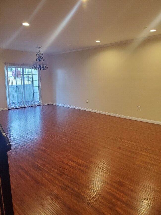 Photo - 14639 Sylvan St Unit 2
