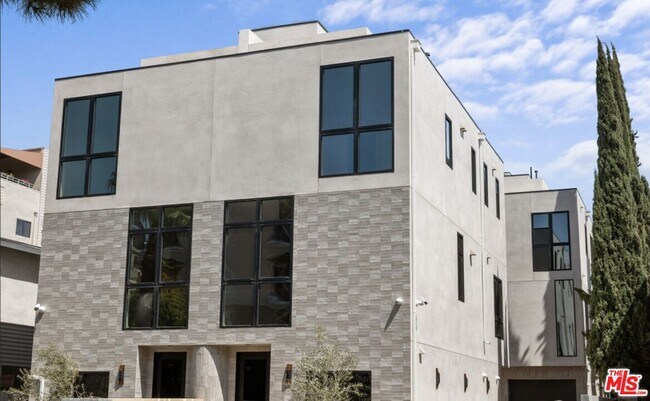 Photo - 428 Arnaz Dr