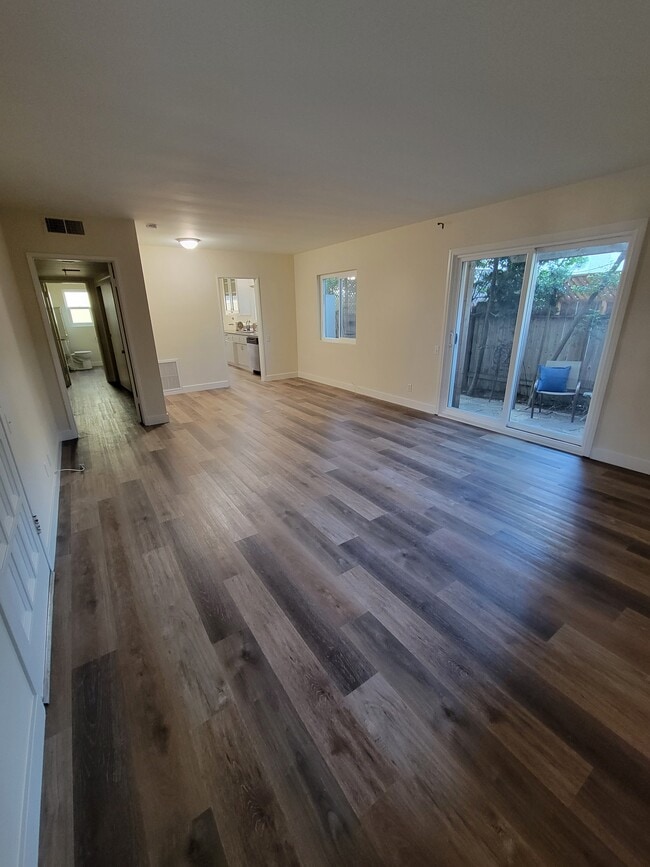 Building Photo - 415 Avenue G Ave Unit C