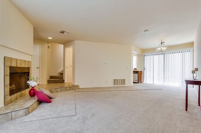 Photo - Spacious Townhome in University City for Rent!