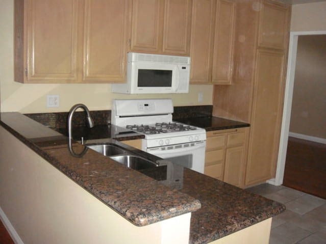 Photo - 739 Avenida Abeja