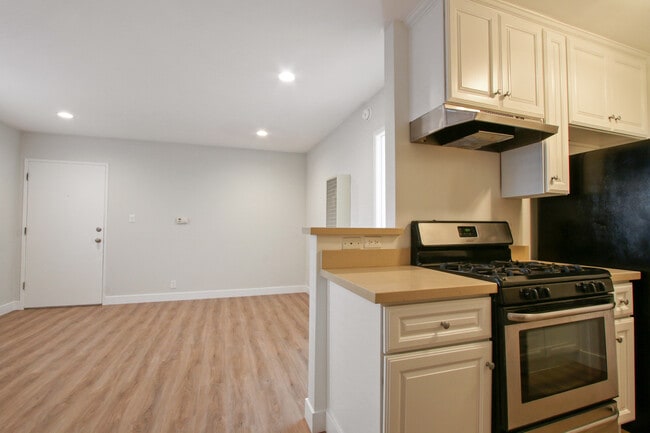 Building Photo - 519 Hill St Unit 04