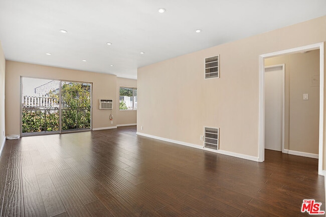 Photo - 5961 Chula Vista Way Unit 11