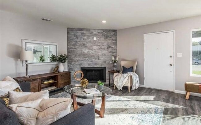 Photo - 3 bedrooms remodeled single level home in ...
