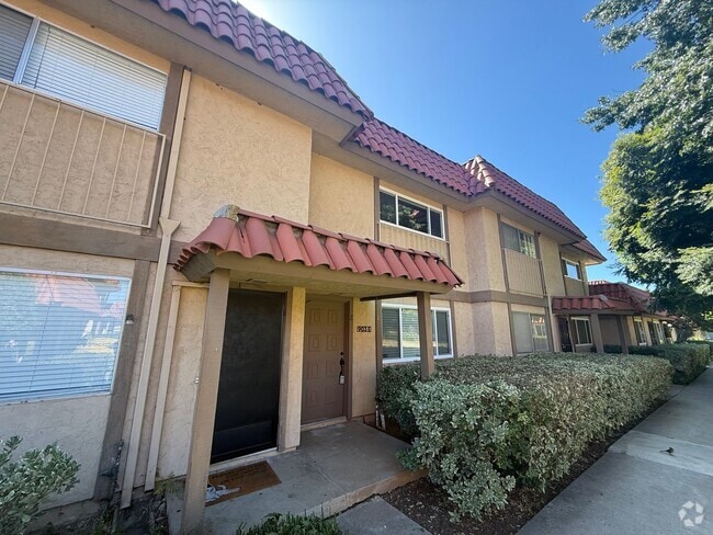 Building Photo - Great 2B/1BA Townhome in Escondido!