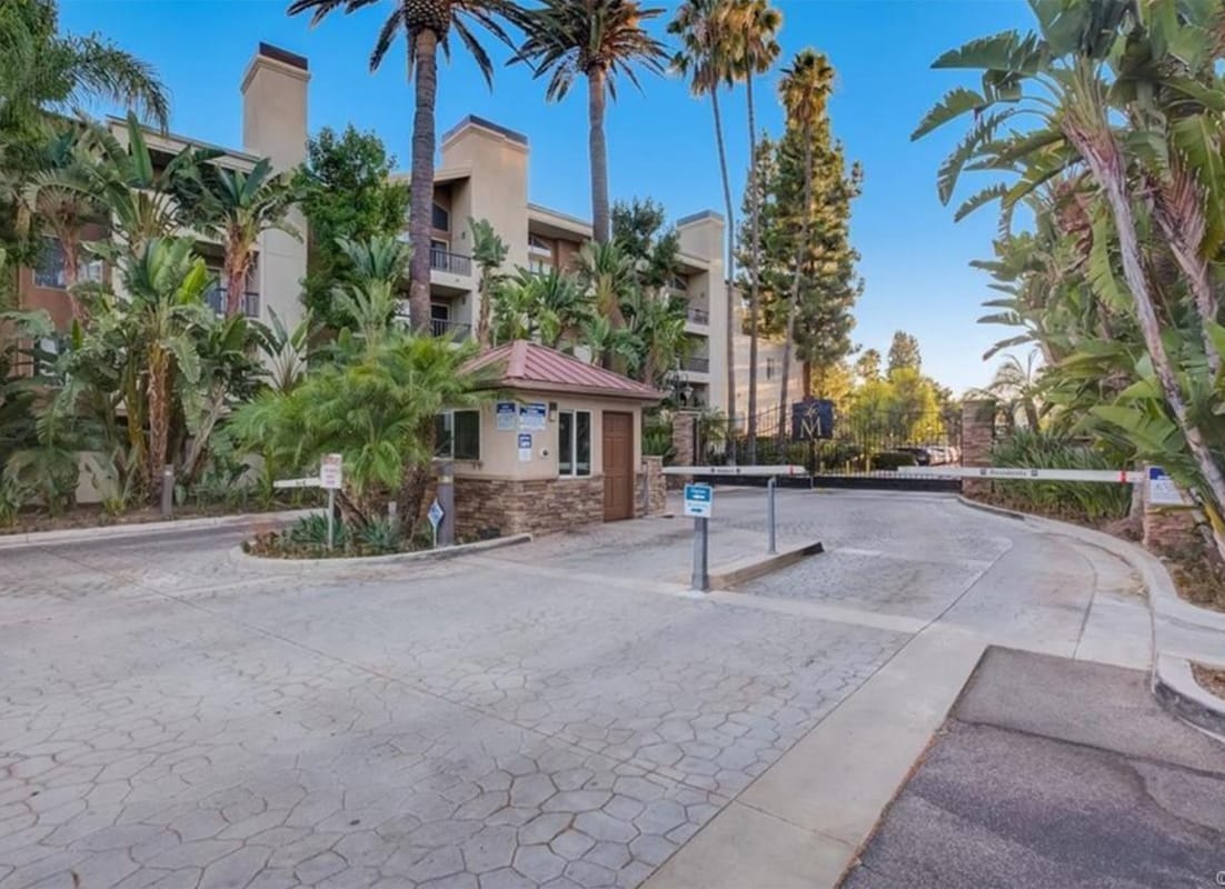 Photo - 21500 Burbank Blvd Condo