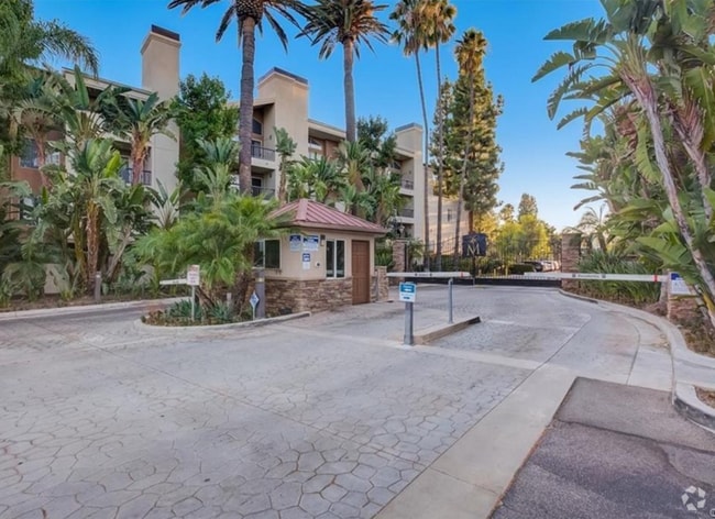 Building Photo - 21500 Burbank Blvd Rental