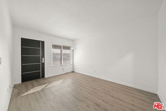 Photo - 1310 W Valencia Dr