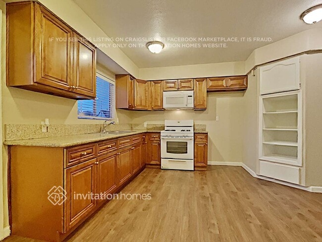 Photo - 1960 W 83rd St