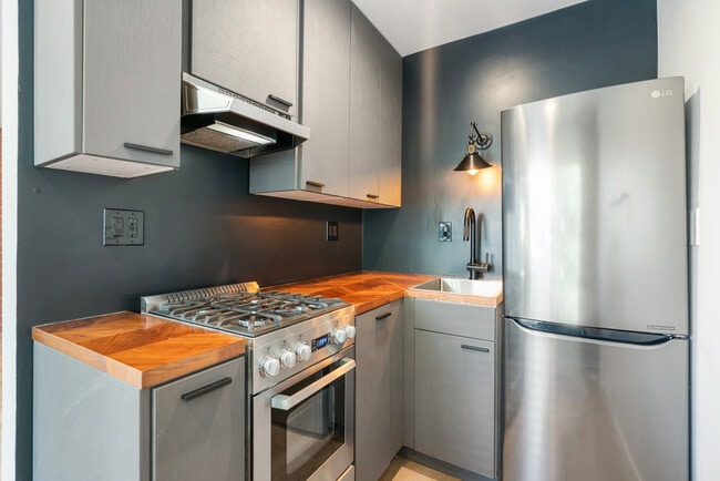 Building Photo - Hollywood Biltmore