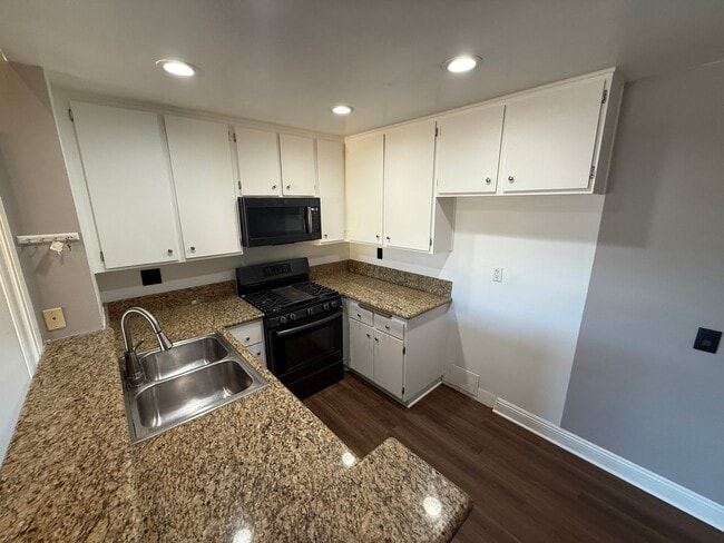 Photo - 2-Bedroom Condo with Community Amenities a... Unit 1112