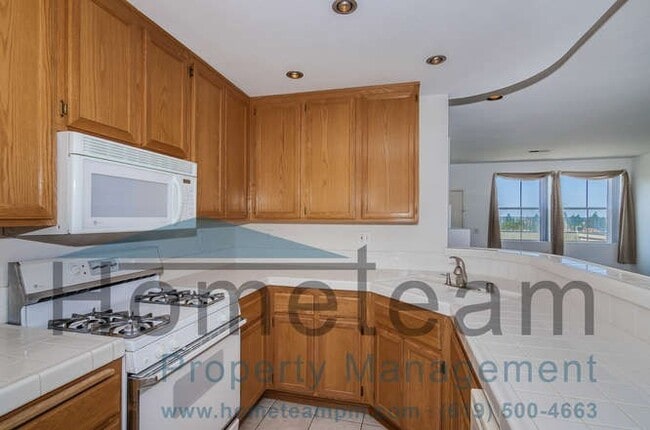 Building Photo - 2BR / 2.5 BA 1314 SQFT TOWNHOME RANCHO DEL...