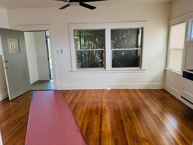 Photo - 1452 N Gardner St