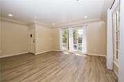 Photo - 711 W 6th St Apartment Unit 3