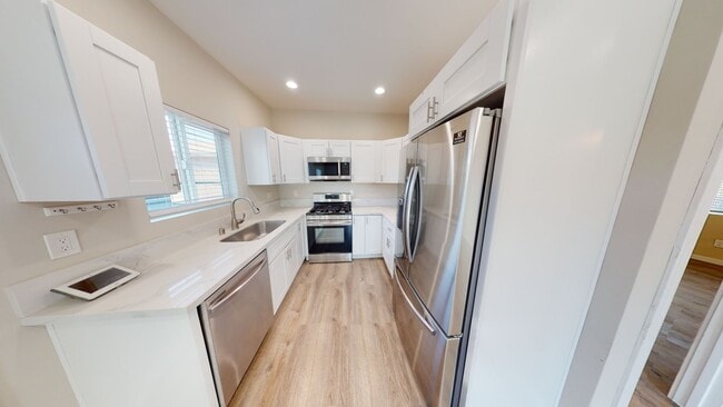 Photo - 4 bed house on Adobe!