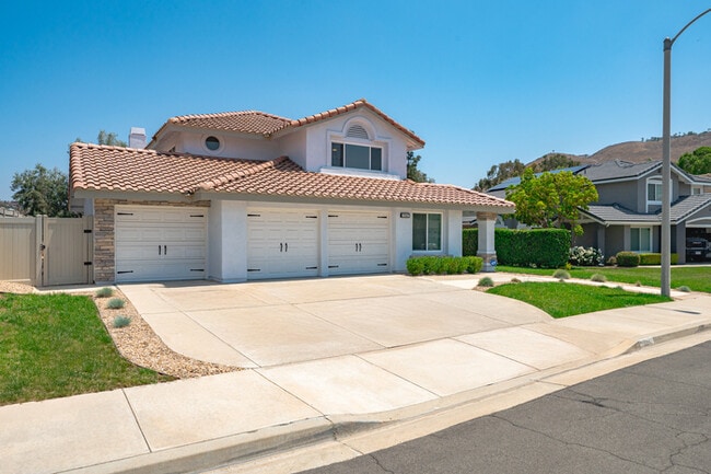 Photo - Luxe Spacious Home Near Parks Fully Equipped