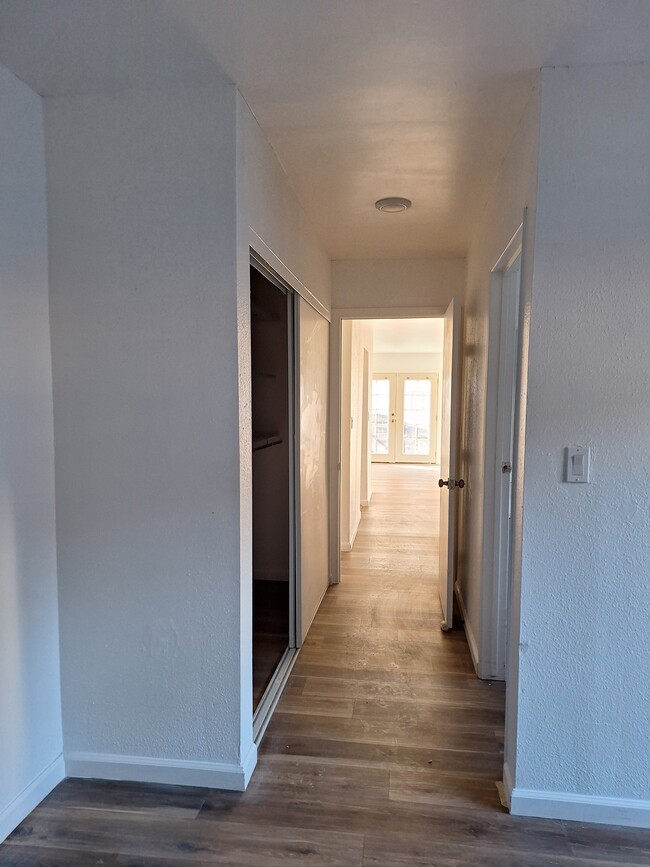 Building Photo - 1835 N Ave 53 Unit A