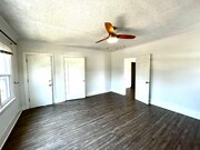 Photo - 855 1/2 W 43rd Pl
