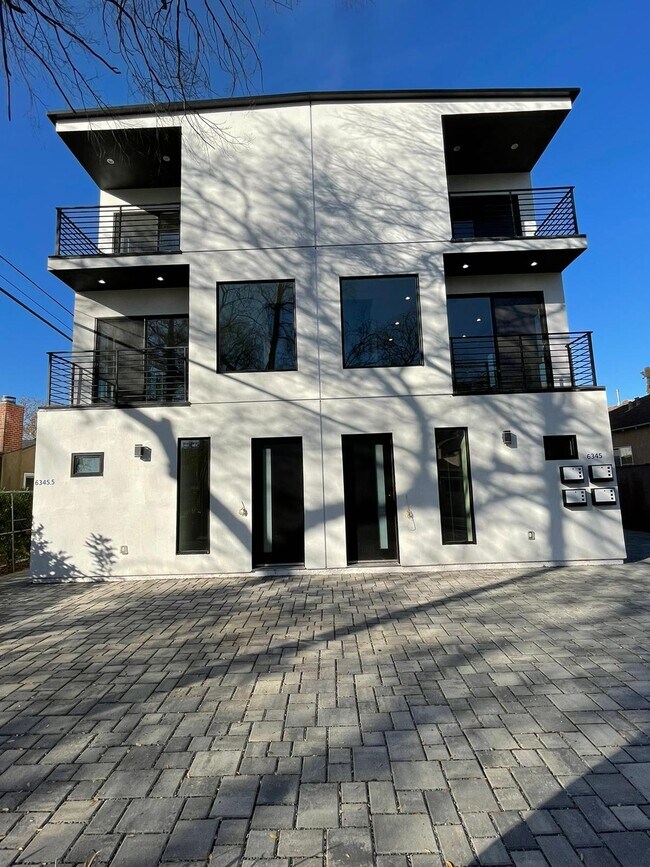 Photo - 6345 Farmdale Ave Townhome
