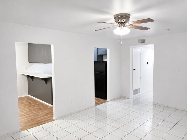 Building Photo - 339 E Taft Ave Unit 2