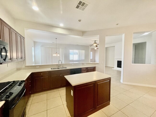 Photo - 5588 Paseo Famosa