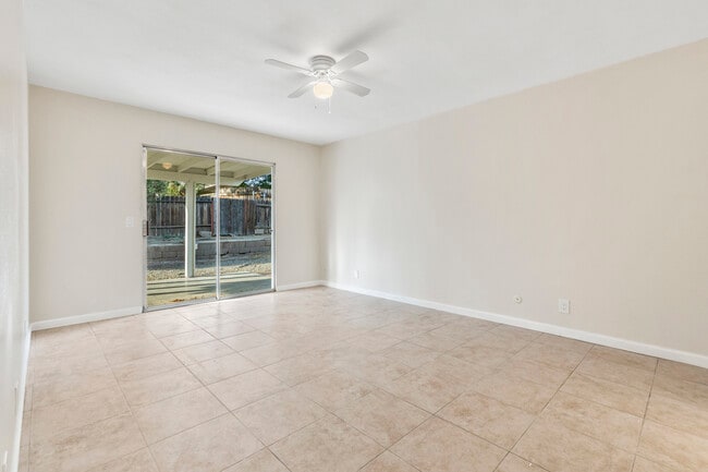 Photo - 1992 W Oakland Ave