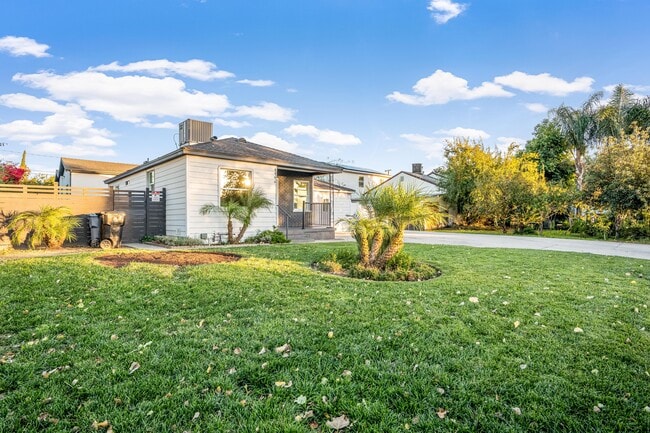 Building Photo - 8466 Quartz Ave