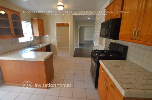 Photo - 17363 Saticoy St