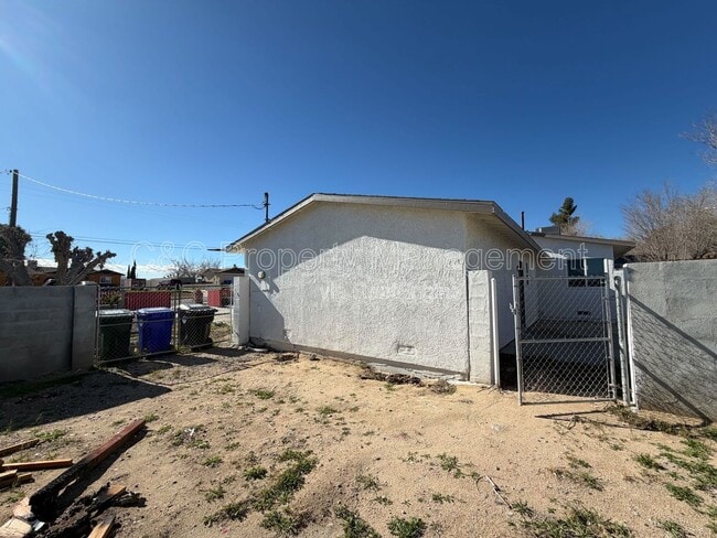 Photo - 16280 Lorene Dr