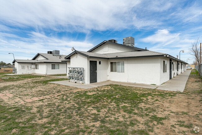 Building Photo - White Street Apartments