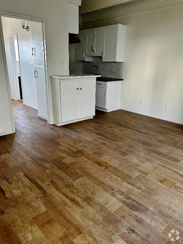 Building Photo - 1909 Beachwood Dr Unit 109 Rental