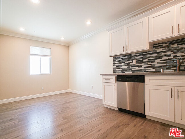 Photo - 965 N Wilton Pl