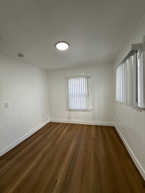 Photo - 219 W 53rd St