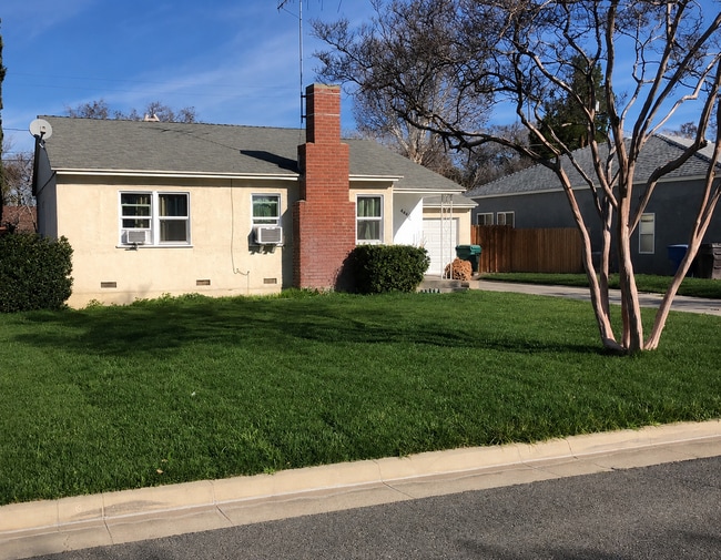 Building Photo - Charming Home in the well-established Riverside neighborhood!