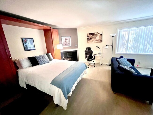 Building Photo - 840 Turquoise St Unit Water view Studio in PB