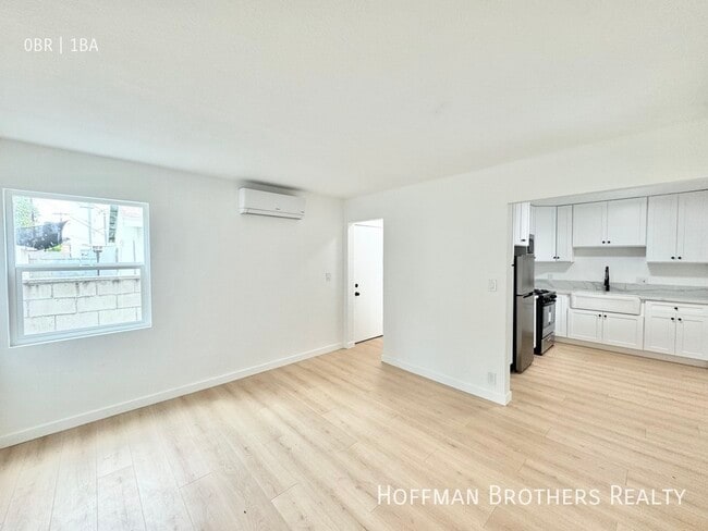 Photo - 5723 Willowcrest Ave Unit 3