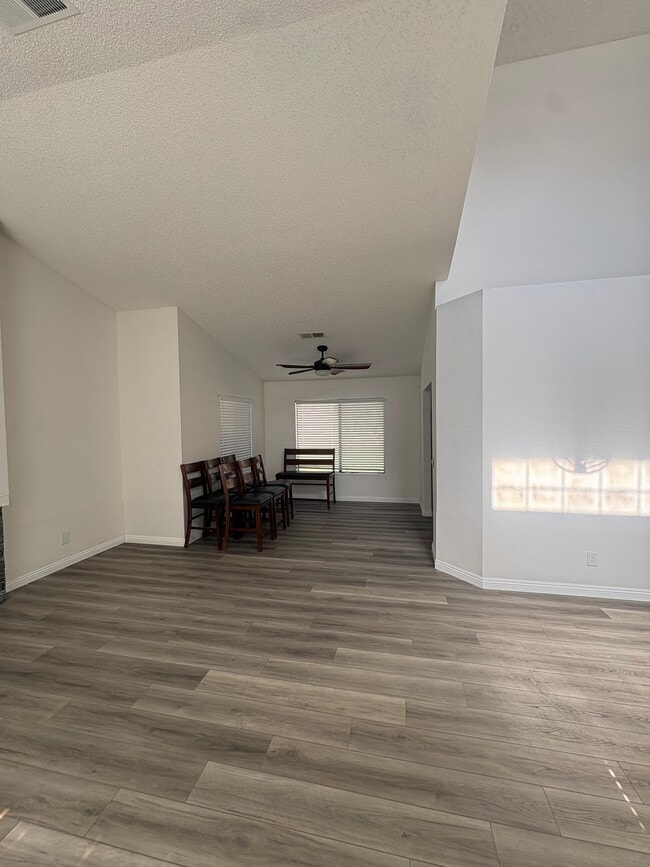 Photo - 44348 27th St W