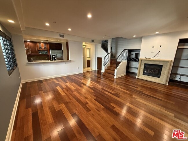 Building Photo - 5401 Morella Ave Unit 101