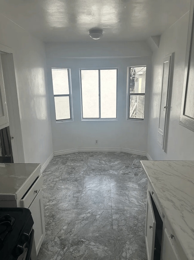 Dining Area - 6609 1/2 Brynhurst Ave Unit 6609