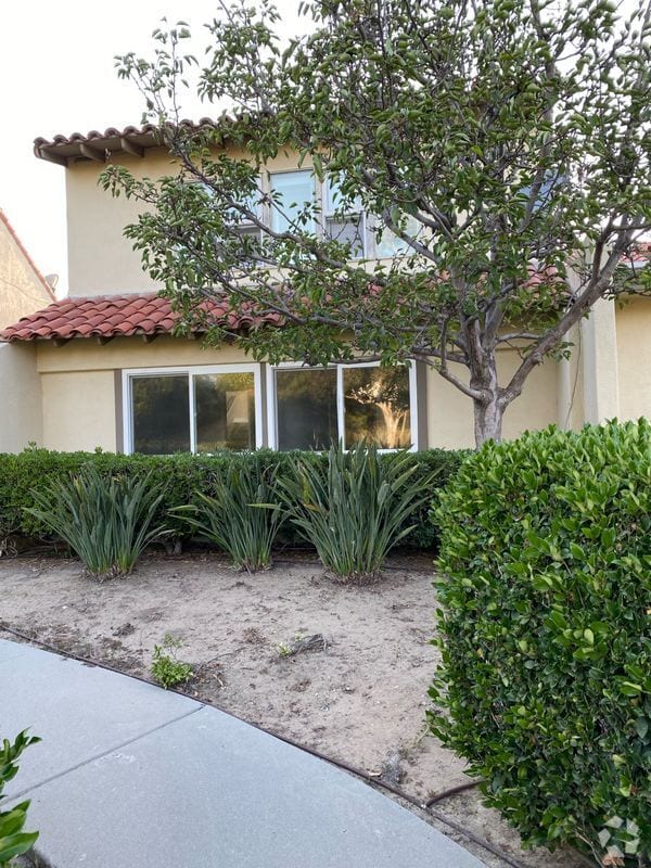 Building Photo - 2323 Eastbluff Dr Rental